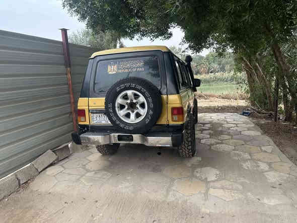 السلام عليكم 
كالوبر موديل 93 للبيع محرك 2500 ففتي 
جام كهرباء سنتر لوك شاشه وكاميرا رقم بغداد
عليها تايرات جبلي وتخم ويل همر معروف سعره
دوشمه كامله ارضيه وتنته وكشنات
السياره مصبوغه عام للجماليه صبغ درجه اولى شذره 
رقم بغداد  
المكان واسط قضاء الحي
السعر 55 وبيها مجال  
***********
