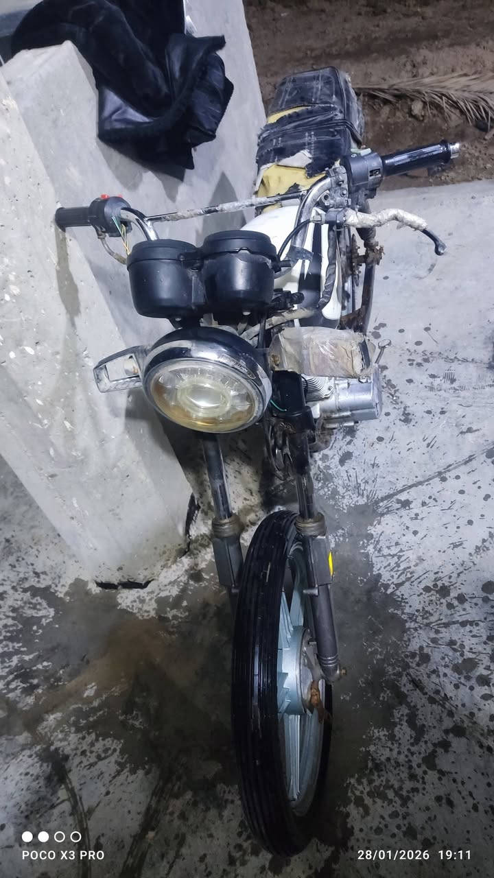 سلام عليكم ورحمه الله وبركاته دراجه لبيع  محرك خير من الله كهربائيات كله شغالهه عوزه شغلات بسيطه  مكاني حله نيل  سعر 150وبيه مجال حك الجيه  
‏‪0783 896 3806‬‏
