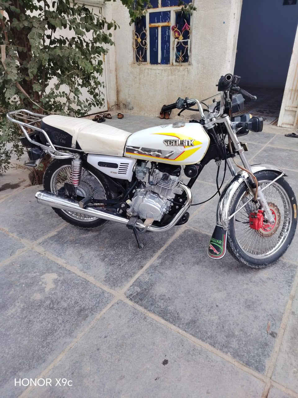 سلام عليكم دراجه اللبيع موديل 23 نضيفه وحلوه اوراق كامله مكان العماره الطبر اليريده يتصل خاص ماجاوب ***********
