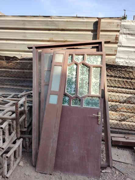 باب سلايت نظيفه حيل وباب مدخل جديده وحديد جنل ثقيل رتفاع ٢٧٠ وعرض ١٢٠ وباب ستقبال طلكه وربع وشبابيك ثنين علئ عرض متر وطول متر للبيع مكاني بغداد الدوره ابو دشير لستفسار تصال *********** وبيه وتساب
