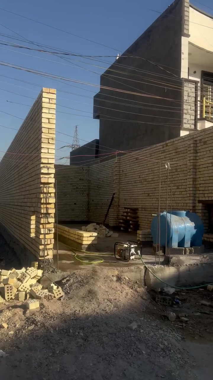 سلام عليكم 3خلفات بناء متفرغين حاليا التزام بالمواعيد استلام مهندس نشتغل مساطر وكبان وشاهول تنضيف الموقع ونشتغل بل يوميه وناخذ كبالات 
*********** الاتصال
