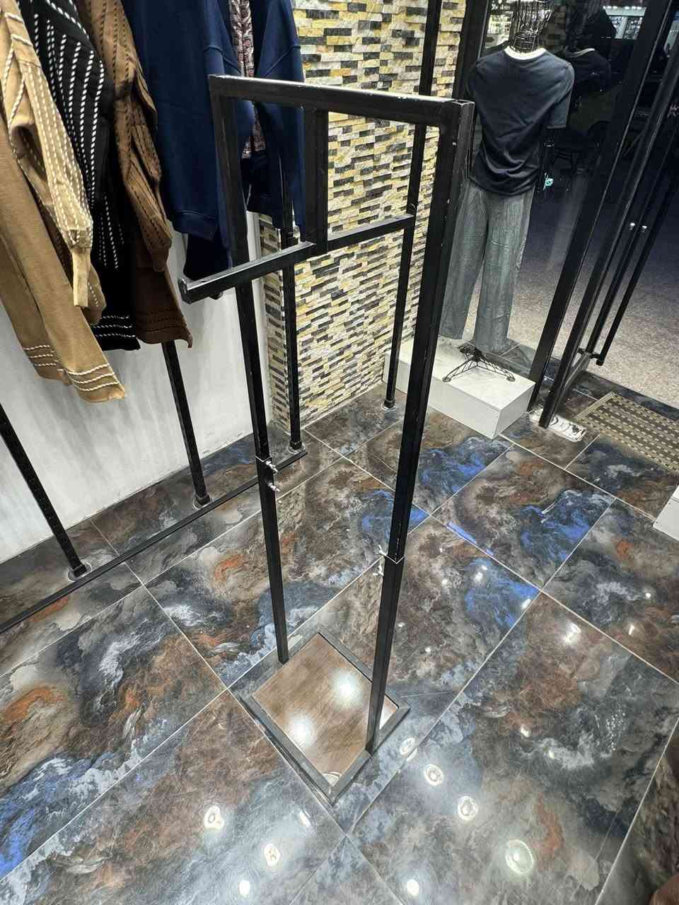 تعاليك عدد 100
لو 120
كلهم ع 100
الف
جدد استخدام مره واحده

ستاند يطول ويتكصر 
نضيف
سعره 100
ماخذه ب150 الف
***********
بغداد حي الخضراء
