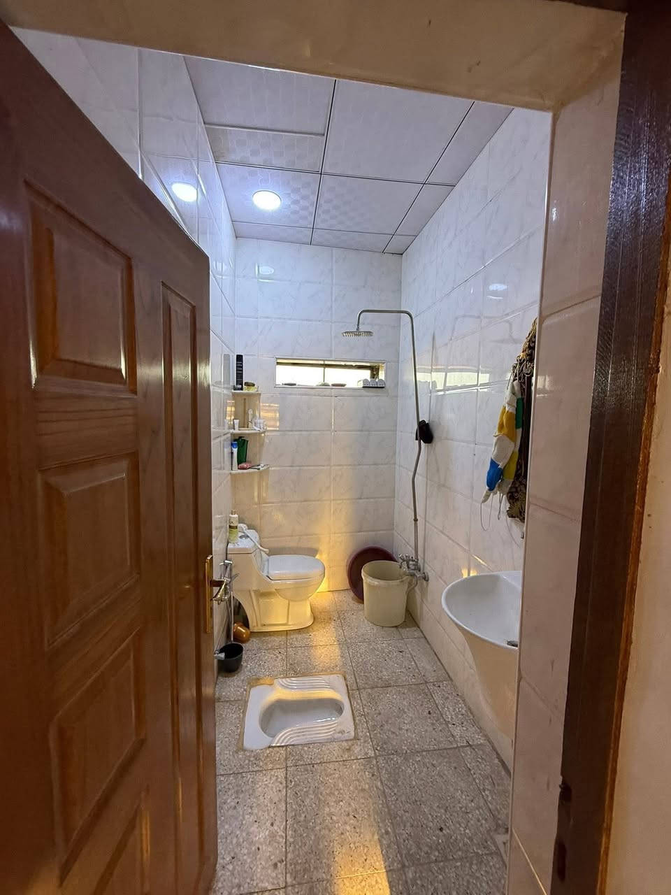 #مزرعة_للبيع – مؤثثة بالكامل
📍 العنوان: الديوانية – نهاية حي الجامعة -زراعي سند 25 
💡 تصلح للسكن والاستثمار

المساحة والمواصفات:
 • المساحة: 1850 متر
 • الواجهة: 70 متر
 • النزال: 25 متر

المحتويات:

🏡 دار سكن جاهز:
 • غرفتين نوم
 • صالة
 • مطبخ
 • صحيات

🏊 مسبح حديث مع منظومة فلاتر كاملة

       -المسبح حار بارد 
       -دولفين ٢ للمسبح 
        -شلال للمسبح 
       -المنظومه مع ماطور وجهاز كلور 
        -المسبح نضام سكمر

⚡ مولدة يابانية 75 أمبير تعمل على الغاز والبنزين
    -وتحتوي ع بلازما عدد 2 حجم 75 
    -غرف نوم عدد 2 كاملات
        -سبالت عدد 3 
     -منظومه كامرات 
            -جهاز بلي ستيشن فايف
          -مبردات عدد 2
          -تانكي ابو 2000
          -ميز بليارد 
          -كاونتر كامل
          -ثلاجه 
          -مجمده
💧 خزانات ماء جاهزة للاستخدام

🔥 3 شوايات

🦅 طول المحميه مساحة 48 متر 
💦 3 نافورات
——————————————-
#متابعة_الصفحة
#نستقبل_جميع_عروضكم
———————————————————
🔺#للاستفسار الاتصال ع الارقام
*********** 📲 ارشد
*********** 📲  حسن 
—————————————————————
رابــط عروض https://wa.me/c/9647766761477
—————————————————————
او زيارة مكتبنا متواجدين 11 صباحاً إلى 8 مساء 
🔺مكتب دره المشرق للاستثمار والتطوير العقاري 
🔺العنوان:-حي الجزائر الشارع العام قرب مأكولات تشرين
