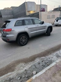 جيب لاريدو 2015 وراد امريكي   ماشيه 180الف   كير مكينه تبريد مكفول  تخ...