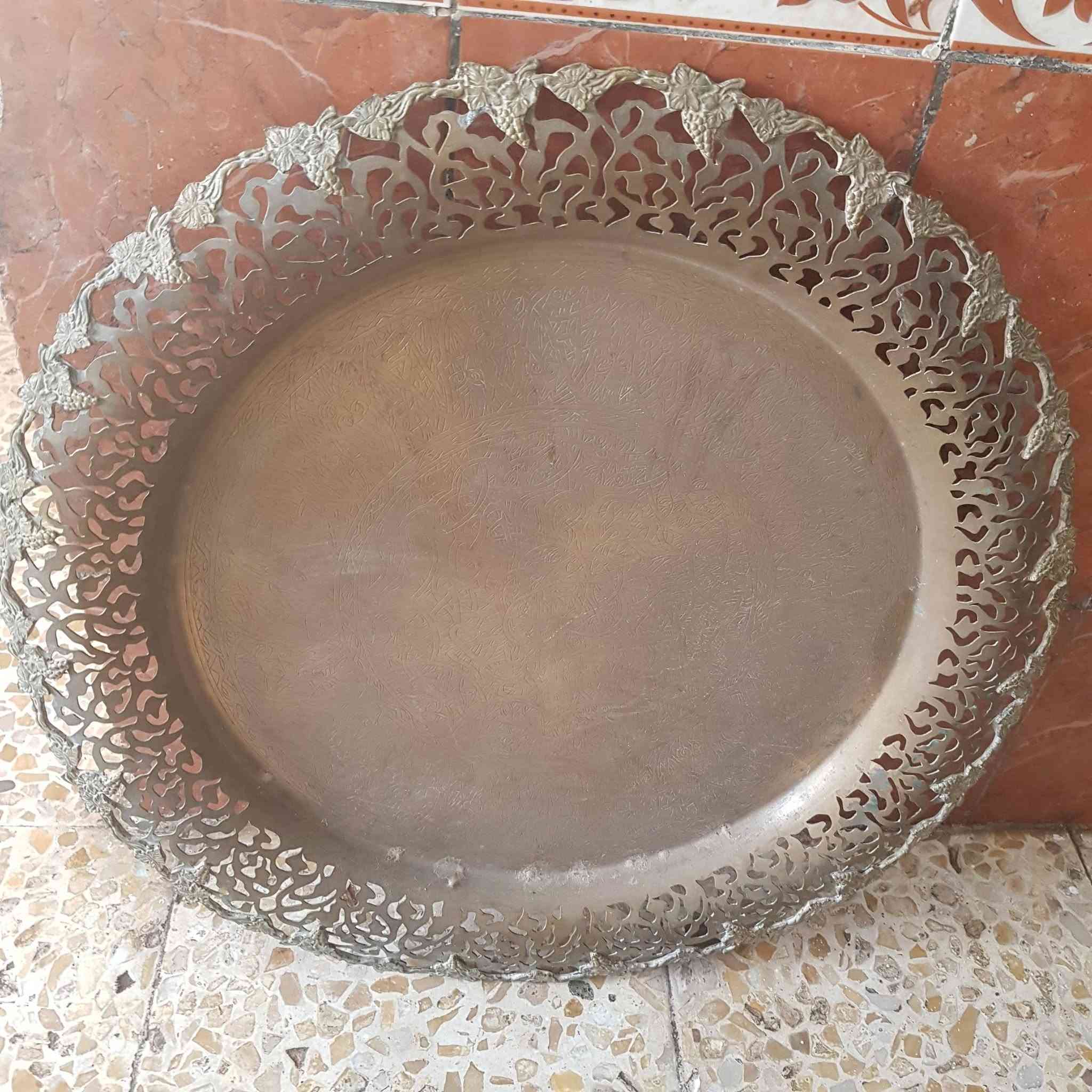 السلام عليكم اخوان صينيه نحاس ثقيل قياس ٧٠ سم نضافه تامه للبيع
***********

