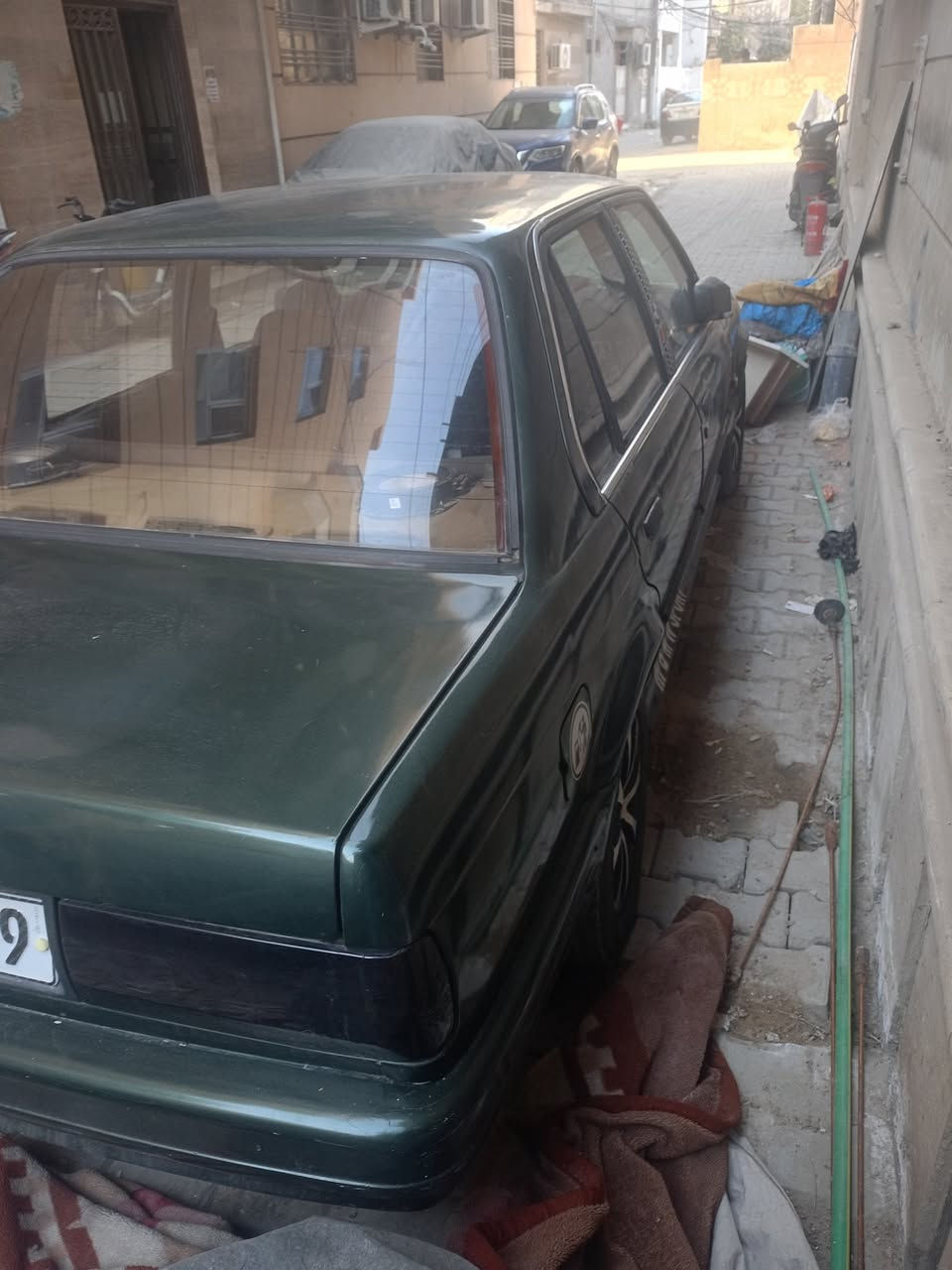 السلام عليكم ورحمة الله وبركاته
بي ام زعرة للبيع 
لون زيتوني 
محرك مفتوح 6 سلندر كير عادي 
سيارة عظمة حلؤؤؤه
غرفه يردله اشوية ترتيب
سنويه جديد 2030
هزة بعدلة أربعة أشهر 
رقمة انكليزي سيارة ابسمي شرط تحويل 
تحويل مرور الكاظمية او وين ميعجبك 
السعر 36$
موقع سيارة الكاظمية قرب شعبة الخامسة 
رقم الهاتف *********** متوفر وتساب
