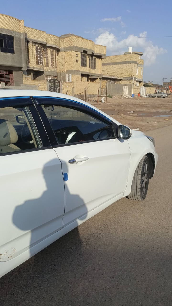 السلام عليكم
اكسنت 2015 خليجيه مكينة 1600 
فتحة سقف  شاشه كامرا ويل كب
السعر 83 وبيها مجال
شاصي +لغد +حوض مكفولة من الضربة
تدفى تبريد شغال

سنويه ل 2027
شرط التحويل 

‏‪***********‬‏
ذي قار/ الشطرة 

‏‪
