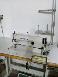 مكينة خياطة • للبيع • أجهزة منزلية