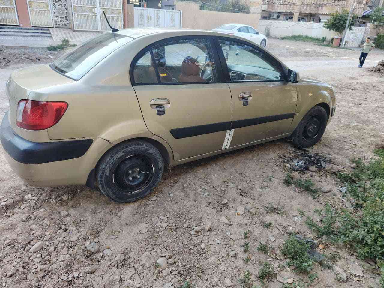 السلام عليكم للبيع سيارة كيا ريو رقم بغداد باسمي  موديل 7 مكينه 16 تبريد كير مكينه  تخم تاير سيارة جاهزة من كلشي  خير من الله للبيع  سعر السيارة (75)$ وبيهة مجال 
مكان السيارة ديالى خان بني سعد 
اتصل على رقم صاحب السيارة ***********
