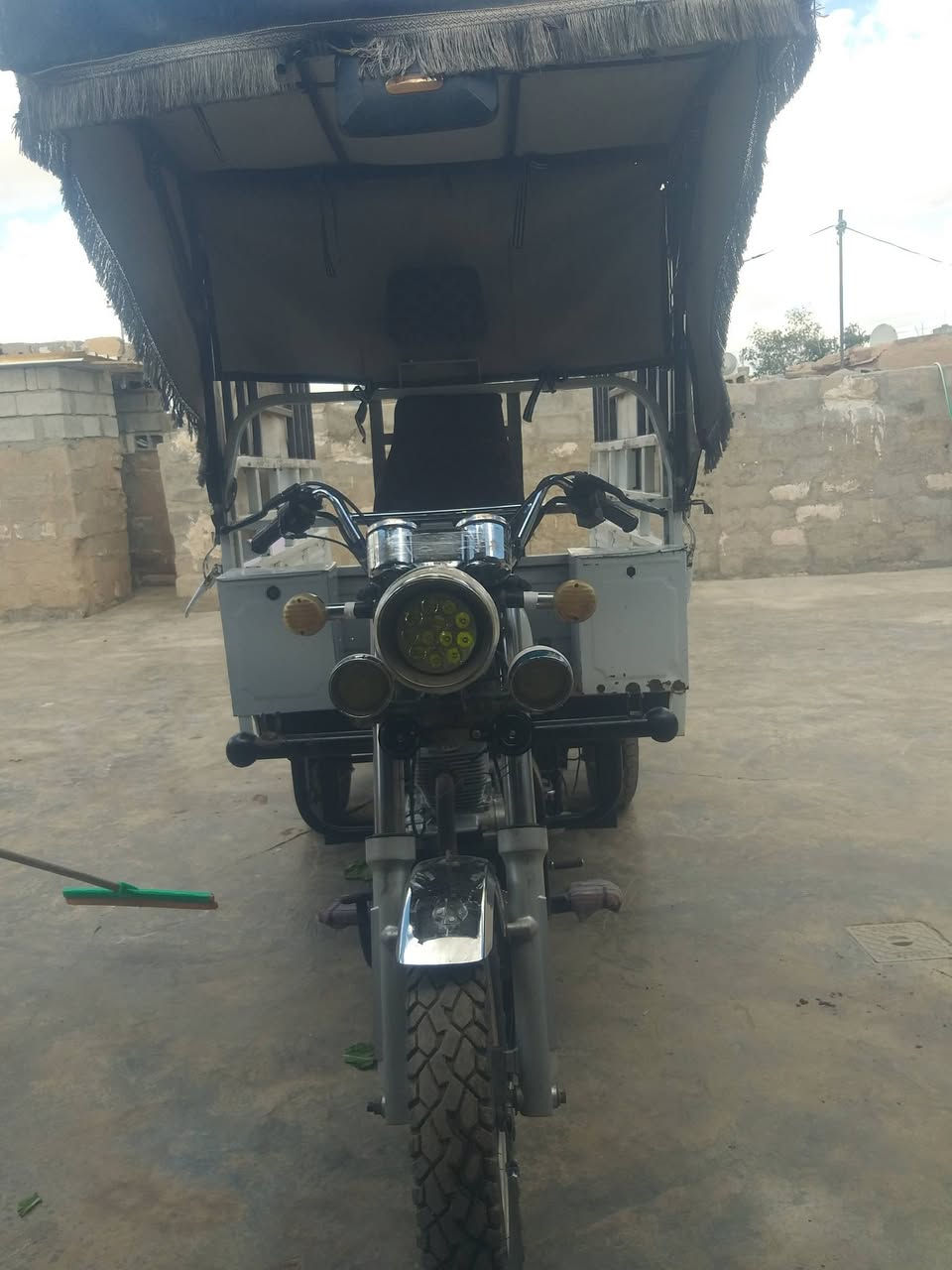 سلام عليكم ستوته للبيع موديل 19 تخم تاير جديد
من فيس موجود سعر مليون 300
منطقه حي العروبه 
رقم الموبيل ***********
