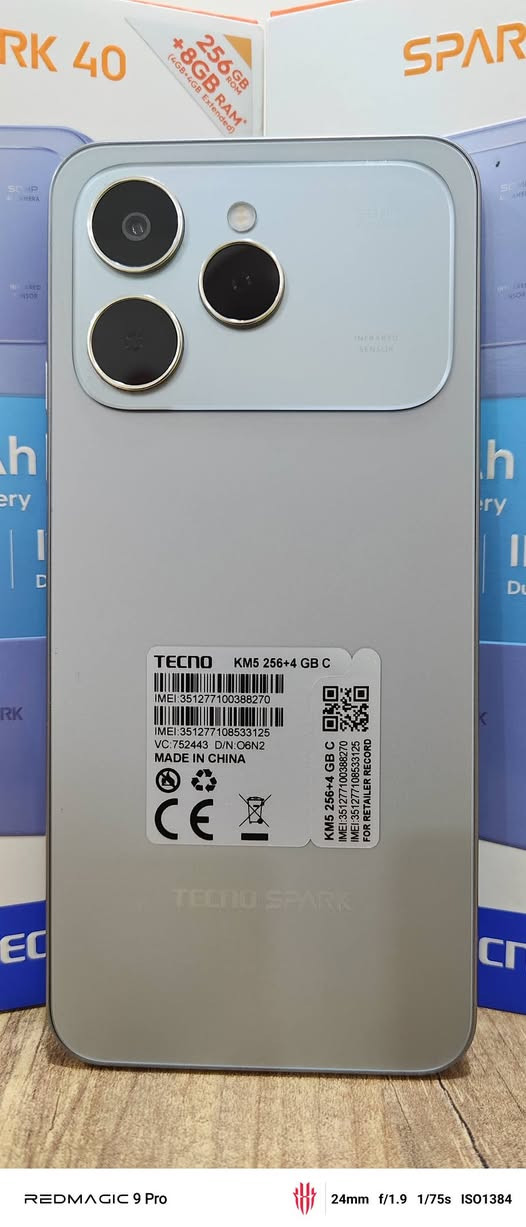 تكنو سبارك 40 شبيه الأيفون 17 ذاكره 256 وعشوائيه 8 بطاريه عملاقه 5200 مل أمبير شحن سريع 45 واط 120 هرتز ضد الماء والغبار IP64 وضد السقوط والكسر الجهاز بحالة الوكاله مستخدم كم يوم فقط يوجد قطعتين أسود وسلفر سعر الجهاز النهائي 135 ألف فقط للأستفسار خاص أو واتساب فقط دون أتصال لأن الخط متوقف فقط مراسله ماسنجر أو واتساب 
♕ *********** ♕ مكان الفلوجه
