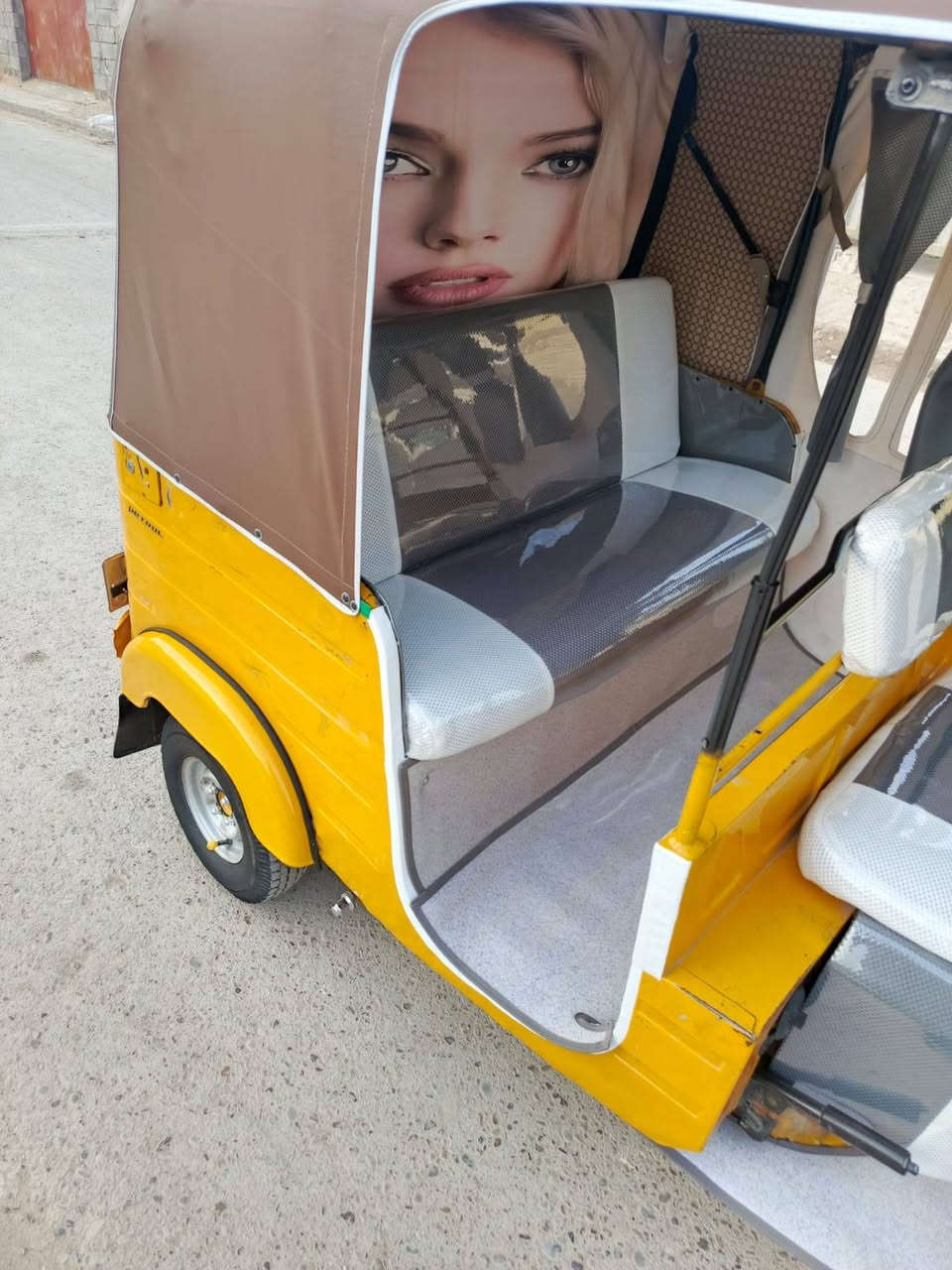 سلام عليكم تكتك للبيع موديل 2019 شهر 10 رقم وسنويه النكليزي تحويل مباشر تكتك جاهزه خير من الله العنوان بغداد الكماليه السعر 5950 وبيهه مجال الهاتف ***********
