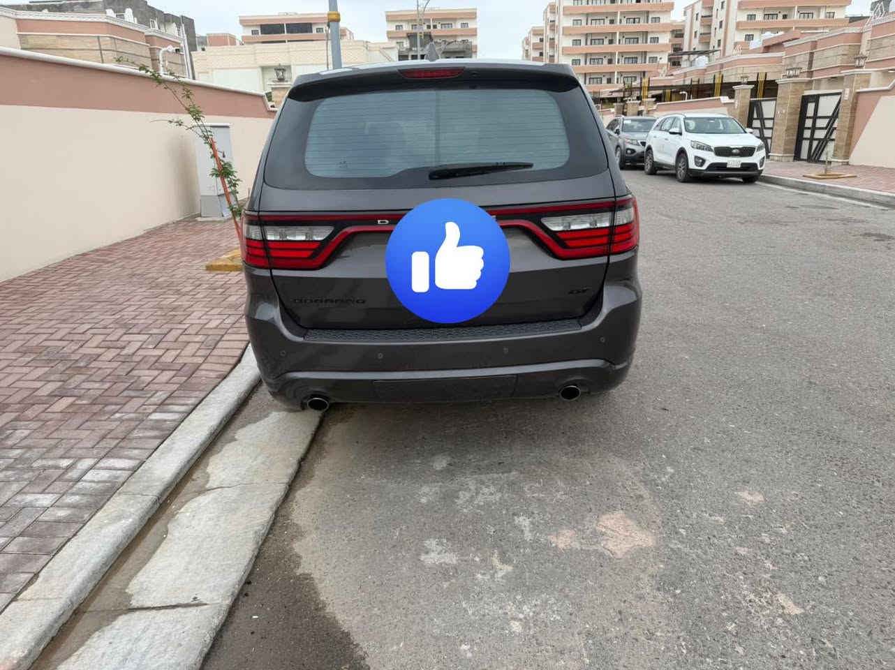 السلام عليكم..

من رخصه الادمن المُحترم..

للبيع سيارة دوج دورنكو موديل2020GT .

ضرر السيارة قطعتين بنيد وجاملغ ايسر

مكينة السيارة ٦ سلندر🚀.

السيارة فول مواصفات 1/1 

مكينة گير شواصي لغود إيرباك كفالة عامة 🔥.

السيارة بأسمي تحويل ثاني يوم .

رقم السيارة بغداد.

السعر 250 وبيها مجال للشراي .

للتواصل والاستفسار .

الرقم / ***********
