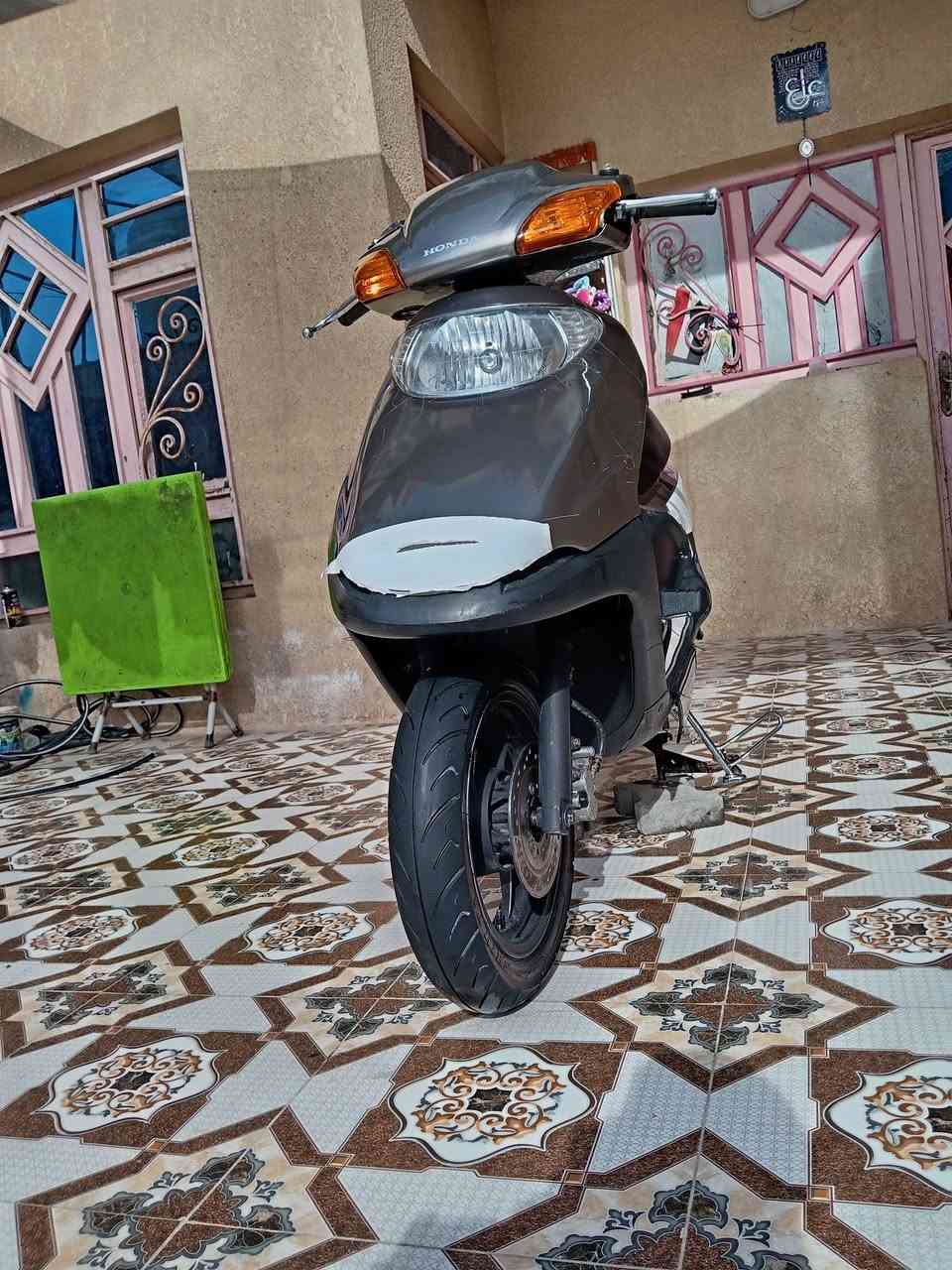 السلام عليكم دراجه سبيسي للبيع نظيفه كش شيء شغال فيها مكان كوت الفلاحيه السعر 750 بيها مجال الرقم***********
