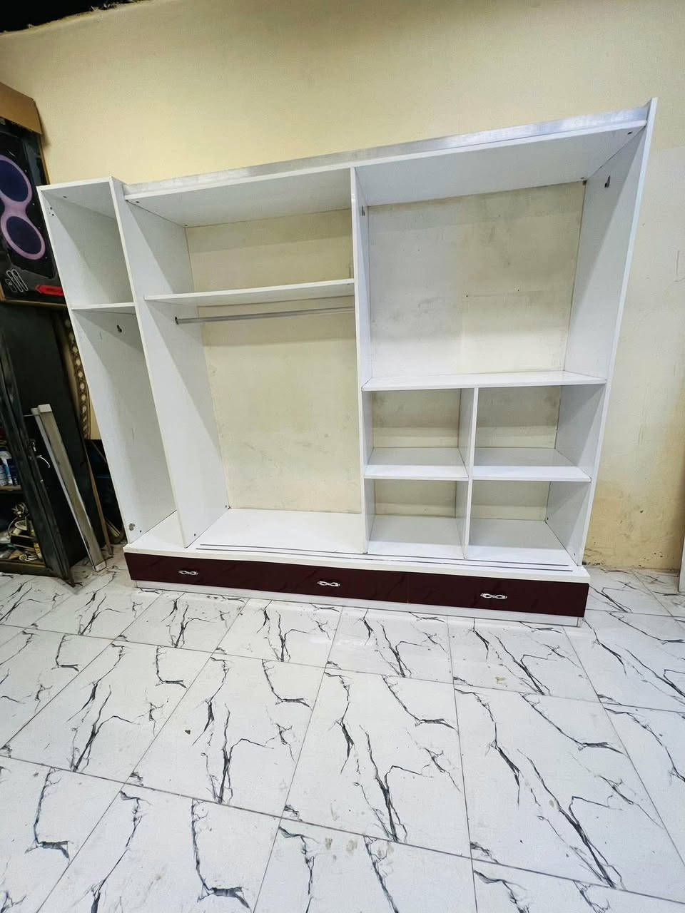 غرفة نوم مستعملة🇹🇷
 نضافة٨٠ ٪💯
عدد القطع / 5
نضام / أبواب 💢 
سعرهة 500🔒
شد ونقل داخل بغداد مجاني🚛
يوجود توصيل محافضات
هدية 🎁 طابورية اضافية


**إذا كنت صاحب هذا الإعلان وتريد حذفه لأي سبب، رجاءا أرسل رسالة إلى الدعم الفني**