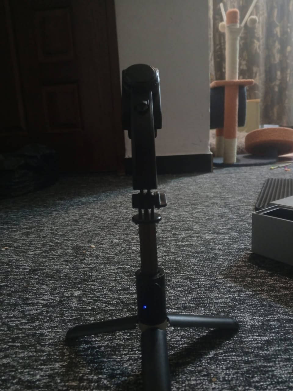 سلام عليكم ستاند مانع اهتزاز  وتصوير ع بعد وبنفس لوقت يتحول عصى تصوير من شركة ( lnfinix)  شركة معروفه 
قيم وبلعافيه عليك    وتس فقط (***********
