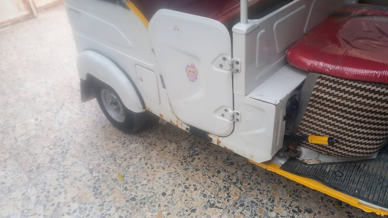 تكتك ٢١ رقم سنويه
جاهزه مكينه مفتوحه 
الكشر شوفة العين 
جماعة الرخيص لاتخابر السعر وي السوك 
الشراي يخابر  ***********
