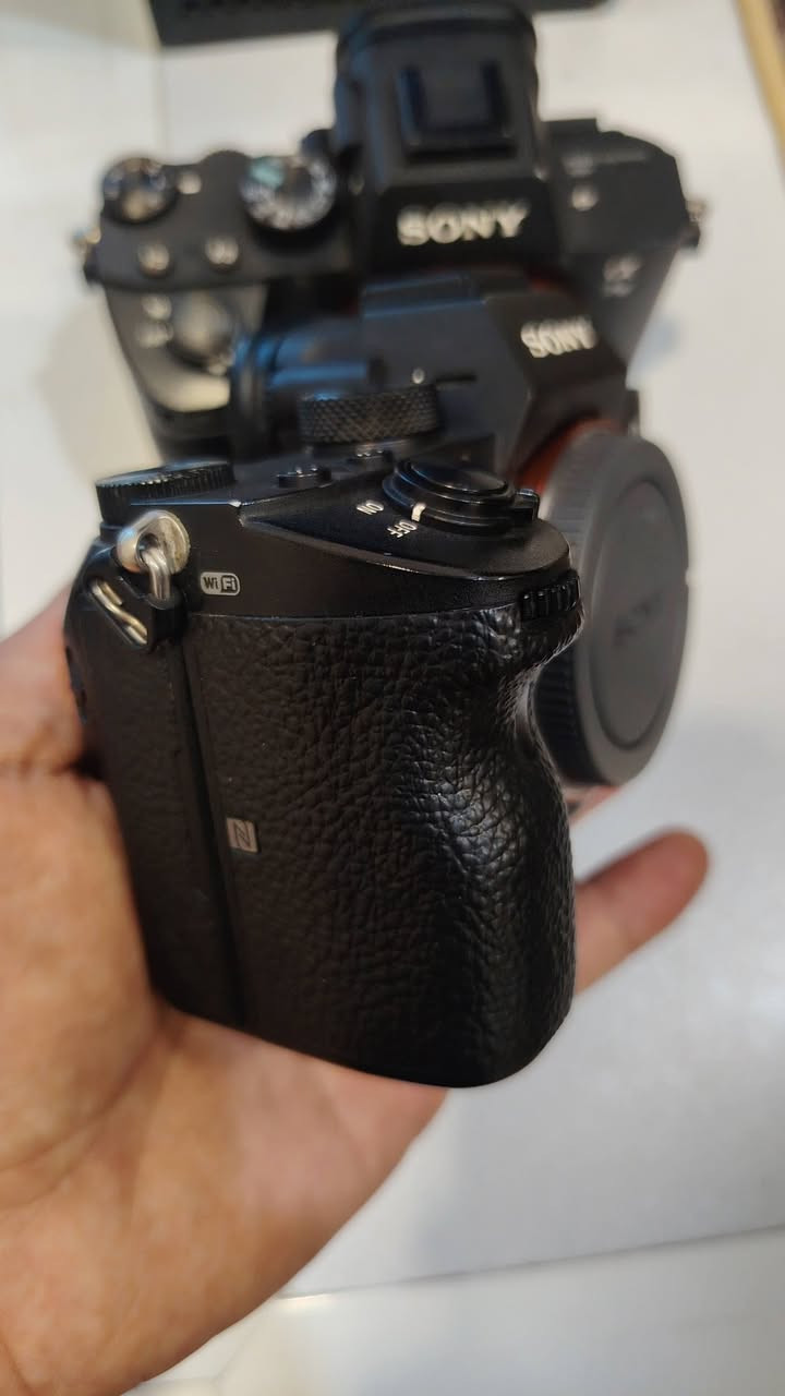 اخر قطعتين كامرات سوني a7iii ونضافة كدام عينك كلبي 
متوفر التوصيل لجميع المحافظات العراق 
للتواصل 
***********
