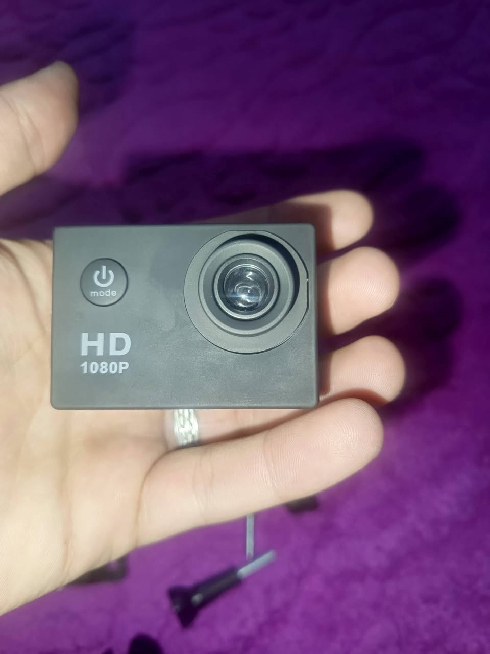 السلام عليكم كاميرا مال خوذه يا جماعه الدليفري كاميرا بدون بطاريه شغاله رادلها بس بطاريه كاميرا هي وغراضه اللي قدامكم السعر 30,000 وبيها  مجال جديده مكاني  بغداد مدينه الصدر ***********
