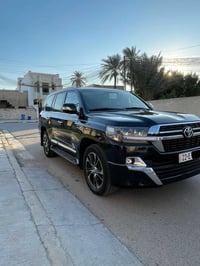 للبيع او للمراوس حسب القناعه لاندكروز موديل 2021 فئه شركات فوول مواصفا...