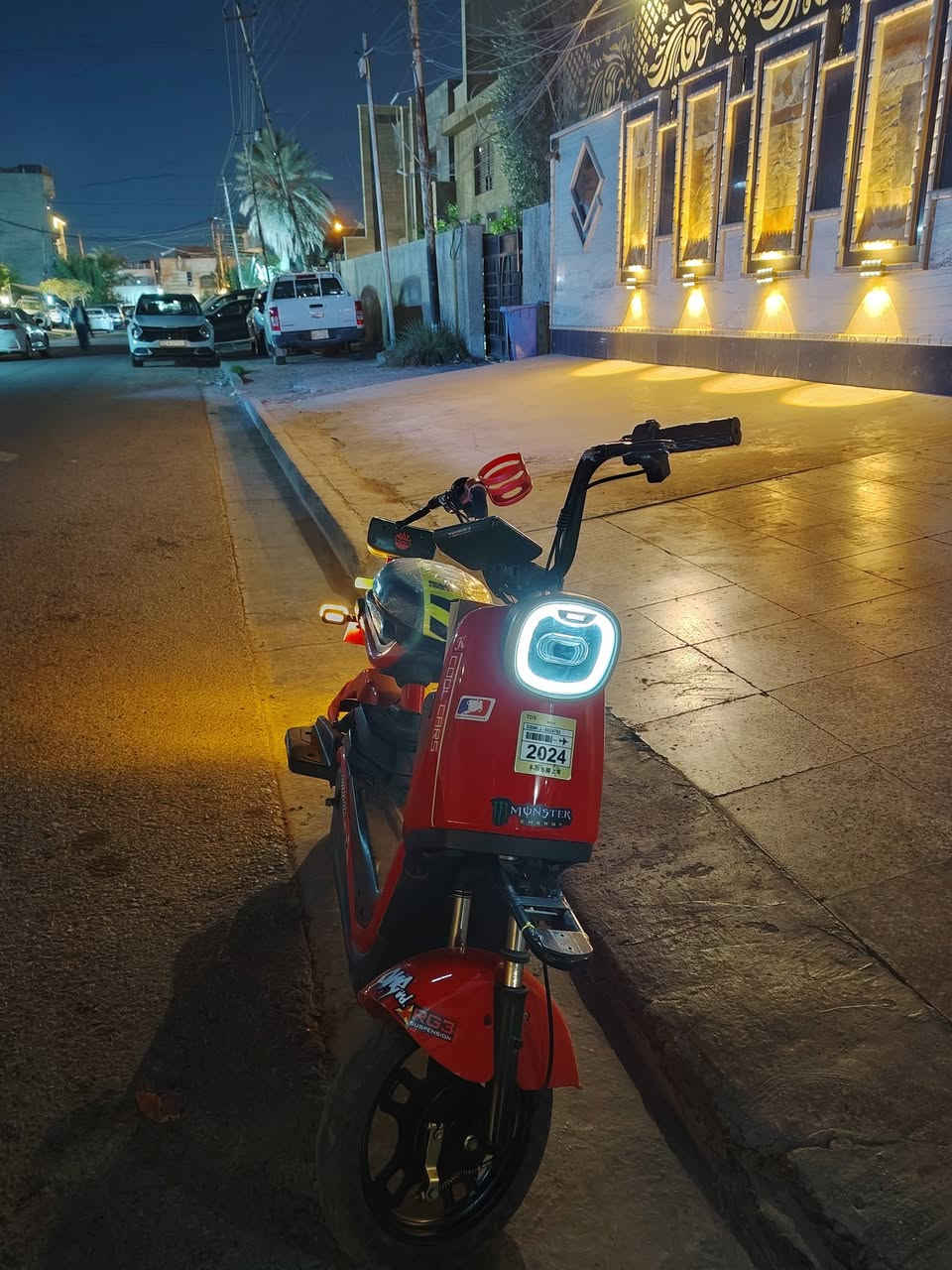 السلام عليكم 
دراجه شحن للبيع حجم 14 مبدله بطاريات نضيفه 
مواصفاته
عددالبطاريات:4
ملف 500
طريقه التشغيل بصمه2+سويج2 
شاشه ايباد حديثه مبدله جديده 
لايت عالي ناصي 
اشاره يمنه يسره 
السعر:280الف 
للي يريد يشتريه يتصل على الرقم
*********** العنوان بغداد حي العدل
