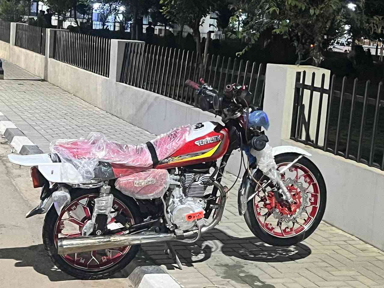 بەناوی خوداSOnGLInG2024  150CC
ماڵەکەزۆرخاوێنە
پێویست بەوەسفناکات 
زۆرتندوتۆڵە 
شەنسی نەقیوە 
ویلی لارنیە
هەموعەیبیئەوماتۆڕه 
تەنهاکلاجیزەعیفه
ماباقی هەمویبەشەرت

ماڵی دۆستە
شوێن هەڵەبجەی تازە
گەیاندنم نیە
ژم ***********
نرخ530هەزارومعامەلە
