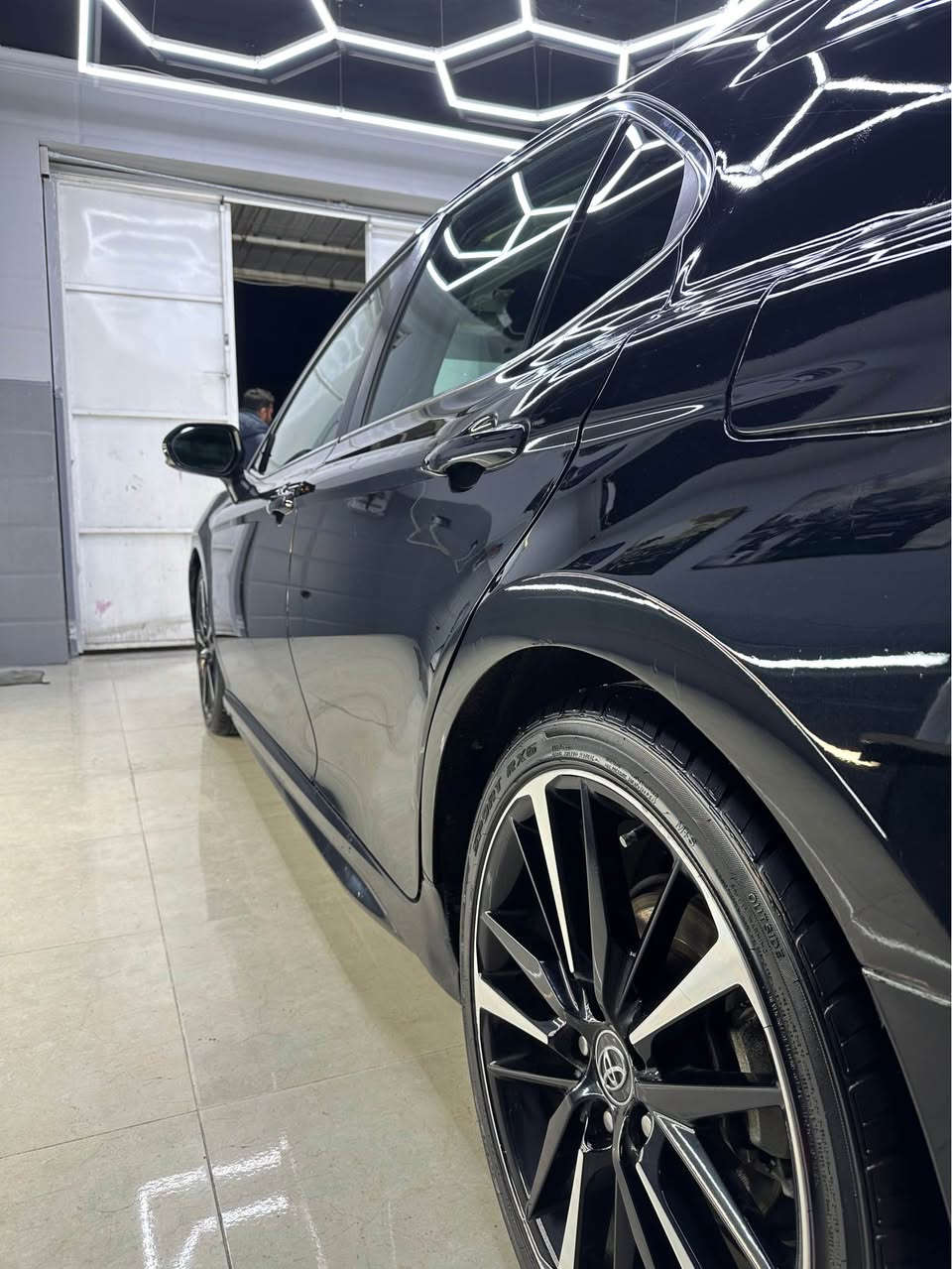 TOYOTA CAMRY 2020 XSE – 1/1
‎تۆیۆتا کامری ٢٠٢٠ (XSE) فوول مواسەفات ئەمریکی
٤ بستؤن
‎سەیارەیەکی زۆر جوان و پاکە، ڕەنگی ڕەشی قەتران، نموونەیەک لە هەیکەل و جوانی.

‎مواسەفات (XSE – Full Option):
‎• پانۆراما
‎• سیستەمی ڕاداری 360 پلە (پێش، پشت و تەنیشتەکان)
‎• ڕاداری خەتی جادە
‎• کوشن جلد
‎• کوشن گەرم
‎• 4 جۆر کوشن کارەبایی
‎•چوار ساڵنسای بیلادی
‎•مؤبايل چارج
• Auto Hold(ئۆتۆ هۆڵد)
‎•بەسمە
‎• برێکی بەسمە
‎•3 جۆر مۆدی لێخووڕین(ECO, SPORT, NORMAL)
‎• 3 جۆر گێڕ (ئۆتۆماتیک، عادی، گێڕ لە سووکان)
‎• شاشەی گەورە
‎• کامێرا و حاسە
‎• تەحدید سورعە
‎• تەحەکوماتی سەر سووکان
‎• چوار دەرگا بەسمە
‎• لایتی پێشەوە LED، عەدەسە، زینۆن، بلاجیکتۆر
‎• لایتی پشتەوە LED 
‎• زۆر مواسەفاتی تر

‎• کامل سێرڤس کراوە
‎• 4 تایەی تازەی لە ژێرە
‎بۆیاخ: تەنها ١ پارچە بئ دةعم (چەملغی دوای سایەق)
ناو سنوقى نەگرتوه
‎• پێشی کەپسە و ئێرباگ نەتەقیوە
‎• کامل بیلادیە

‎گێڕ و مەکینە نەکراوەتەوە بە شەرت
‎گێڕ و مەکینە و تەبرید و کارەبایات بە شەرت

‎ڕەقەم و سەنەوی تازەیە
‎تحویل و غرامە بە شەرت
‎ژمارەی پەیوەندی:
***********
***********
نرخ ١٩٤وەرەقە Singapore
