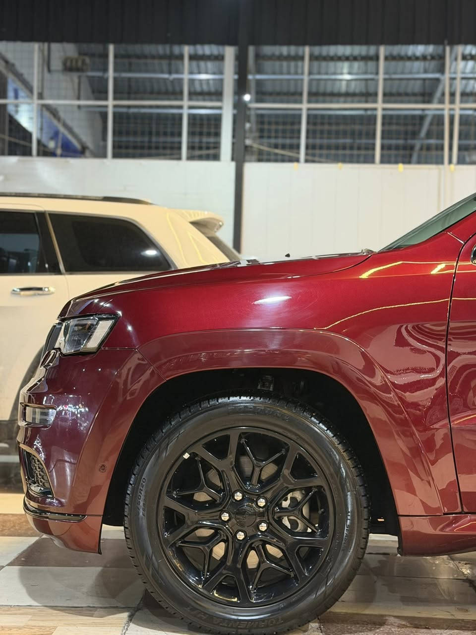 السلام عليكم
جيب كراند شيروكي فئة ال  S اس ( خـليـجـي ) ام رادار 
‏‎موديل 2022  فول مواصفات وكالة هارلم
المحرك : V6.  3.6L ‎  
رقم اربيل الجديد بسمي 
سياره مكفوله من الصبغ و التبديل 
‏‎ ماشيه  44000mil
 ‏‎* المواصفات :
‏‎*رادار امامي وجانبي 
‏‎* نقطة عمياء .
* صندوق كهربائي
‏‎*داخل جلد 
‏‎* دفع رباعي 4x4 . 
‏‎* فرش المقاعد من الجلد . 
‏‎*صفي المقاعد الأمامية كهربائية .
‏‎* ذاكرة لحفظ وضعيات الجلوس . 
‏‎* صفي المقاعد الأمامية مع تدفئة وتبريد . 
‏‎* صف المقاعد الخلفية مع تدفئة . 
‏‎* ويل قياس 20 انج .
‏‎* مقود السائق كهربائي . 
‏‎* تدفئة ستيرن . 
‏‎* سقف بانوراما .
‏‎* شاشه كبيرة 8.4 انج .
‏‎* نظام الملاحة (GPS) . 
‏‎* نظام خاص للطرق الوعرة 
والخ…
للاستفسار : 
***********
***********
