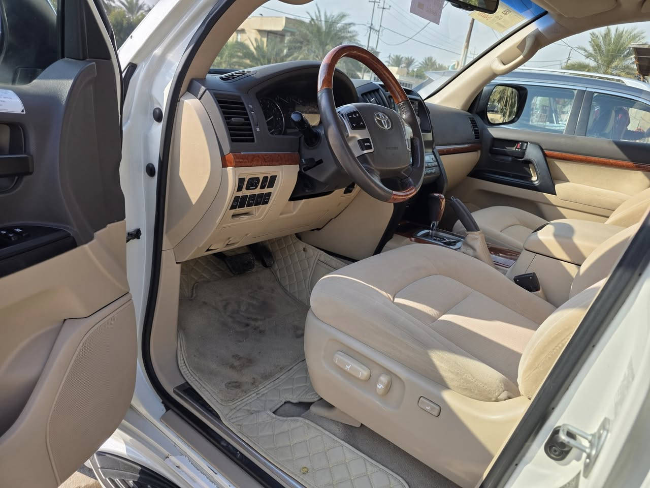 السلام عليكم مونيكا جيهان ٢٠١٤ كفالة عامه السياره بأسامينه مكان السيارة بابل ماشية كما موضح بالصورة وسونار موجود السعر ٤٢٥ $ اخوان غير متواجد على الفيس للإستفسار *********** ***********
