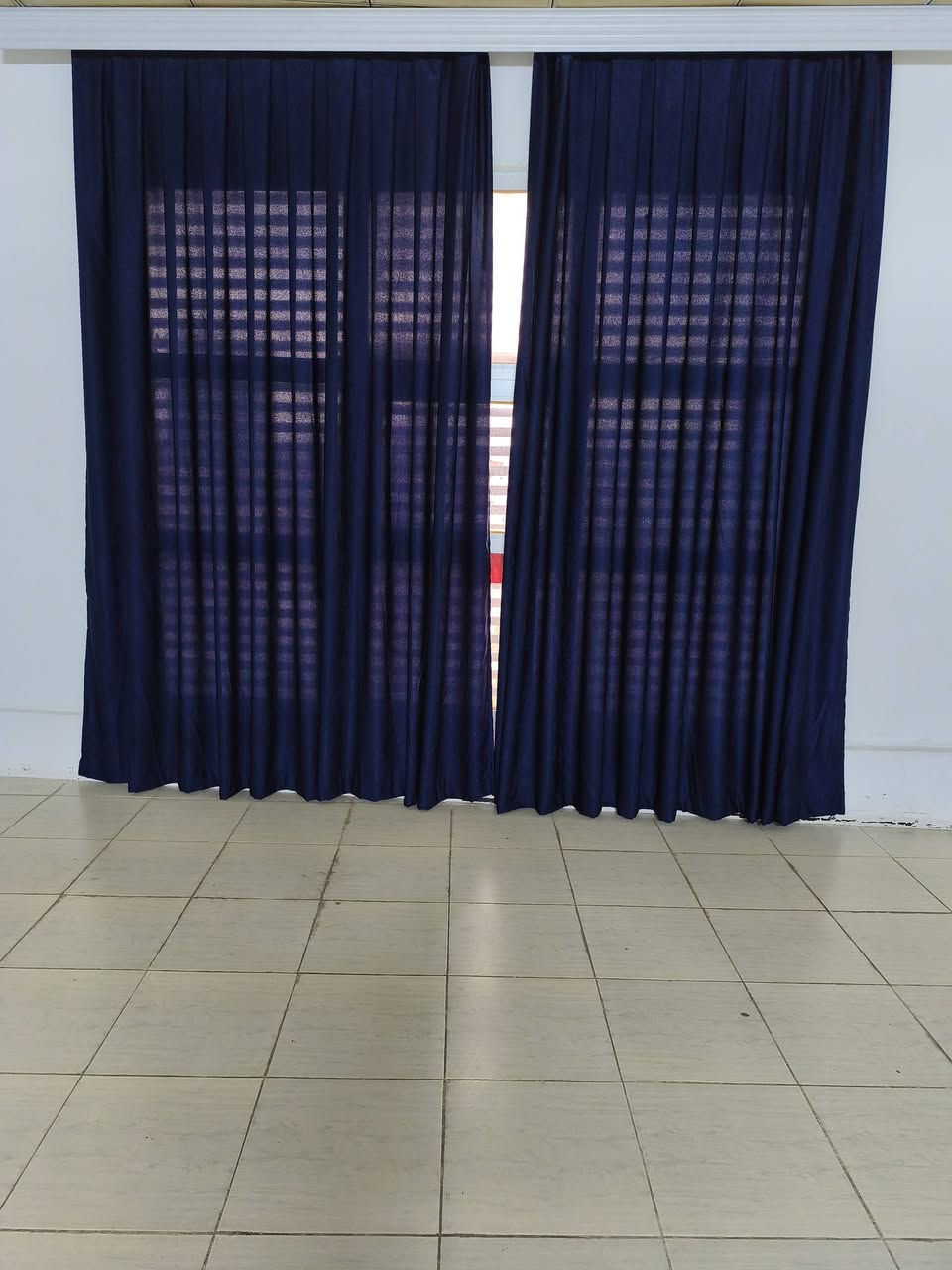 3سط قطع ستائر لون كحلي  .ازرق غامق.مع القاعدة مالتهم.بسعر حلو.3 نفس الون طقم.
اربيل شارع 100


**إذا كنت صاحب هذا الإعلان وتريد حذفه لأي سبب، رجاءا أرسل رسالة إلى الدعم الفني**
