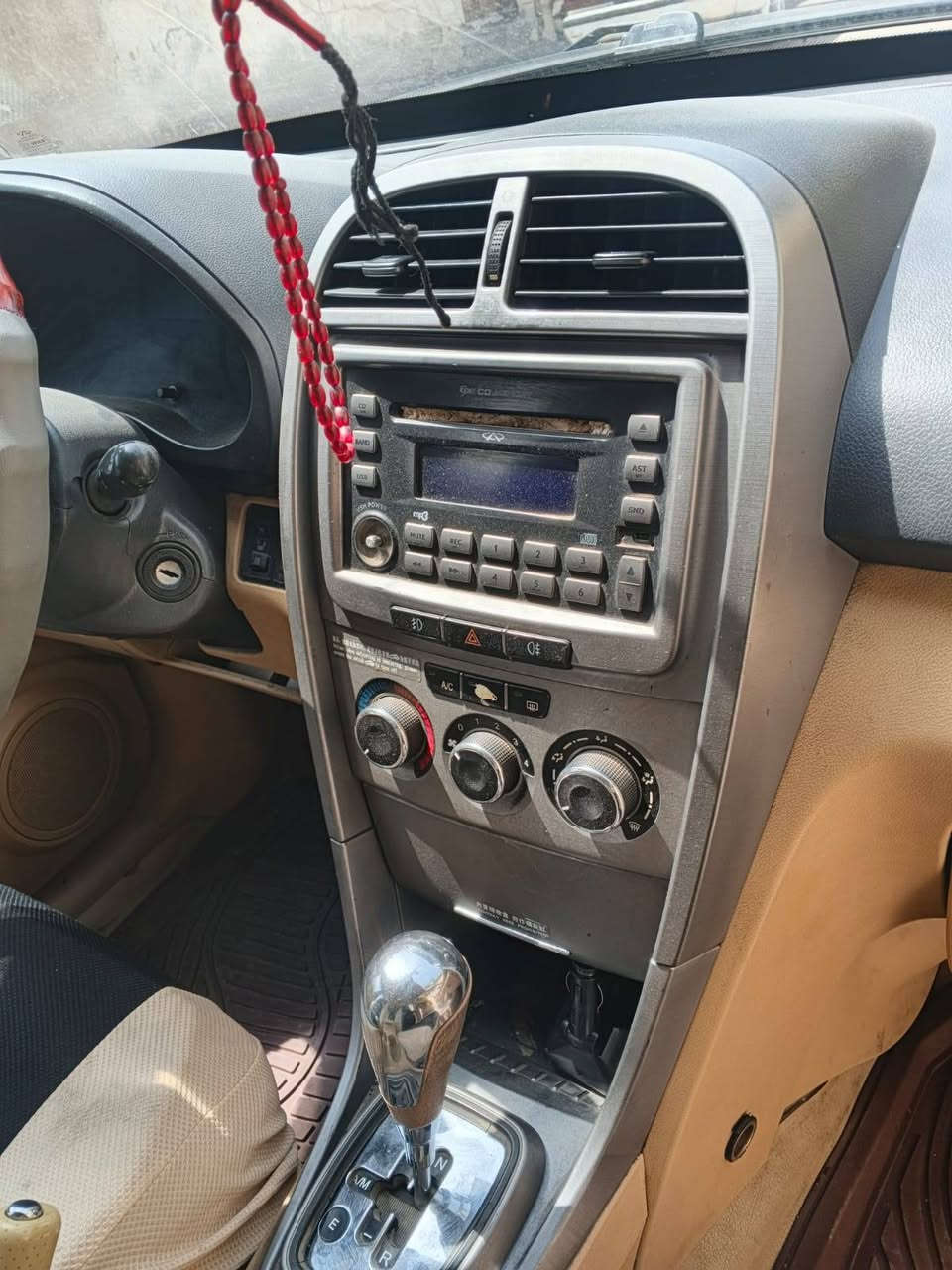 سيارة تيكو موديل ٢٠١٣ نظيفة للبيع مكفولة من الكير والحدادية والمكينة كير اتوماتيك وعادي  مصبوغة حزام مكانات الخياس فقط وتبريد شغال رقم انكليزي مشروع وطني وسنويتها لل٢٠٣٠ وراعيها موجود بالبصرة سعرها ٤٤ ورقة للاستفسار ***********
