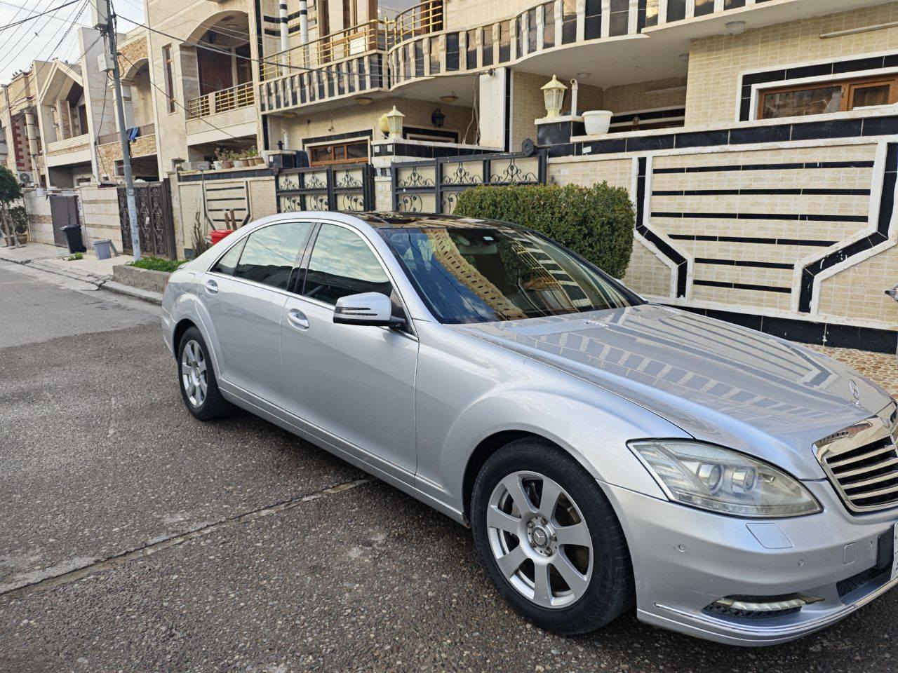 السلام عليكم ورحمة الله وبركاتة
موديل 2007
مارسيدس   S350 فول مواصفات لارج باب طويل بونراما بيها صبغ بالداير مال الجاملغ الخلفي 
السعر175
مكاني بغداد
***********
