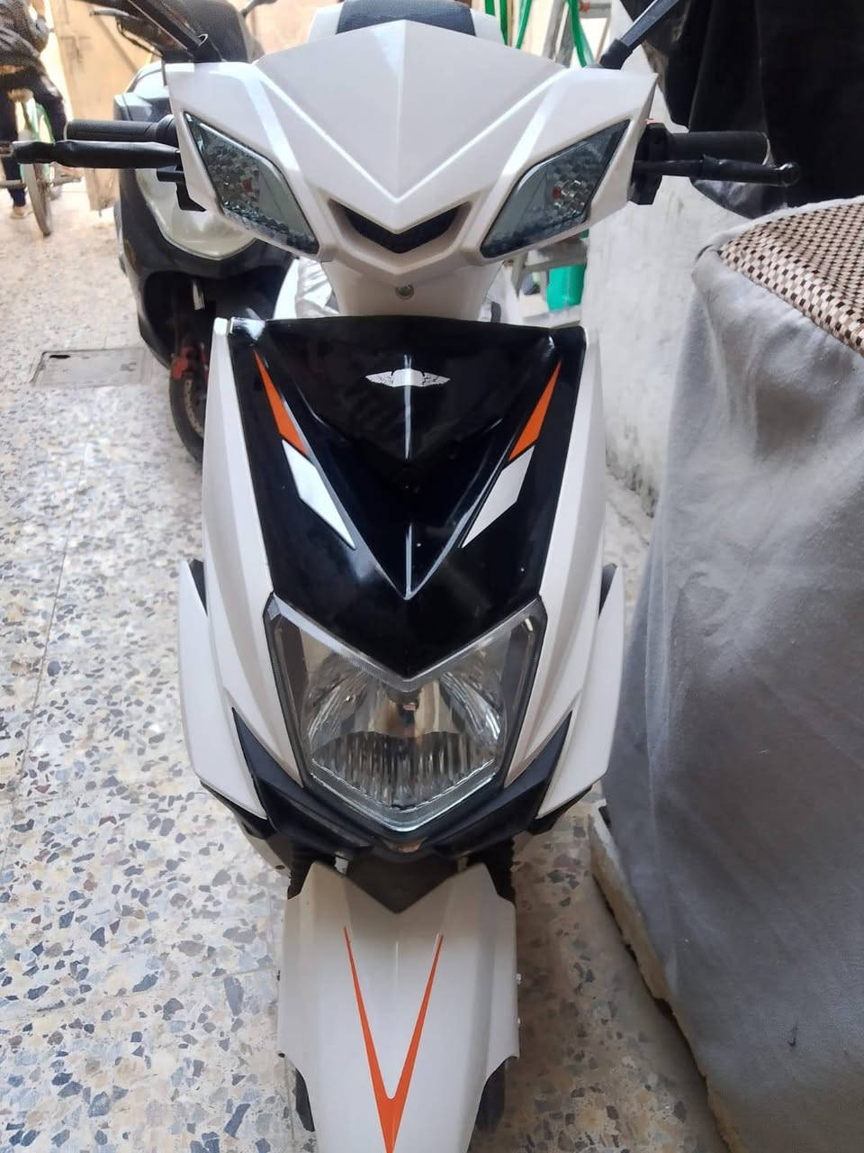 السلام عليكم دراجه عل شحن للبيع هذه رقمي *********** اخوان مستعجل عل بيعتها
