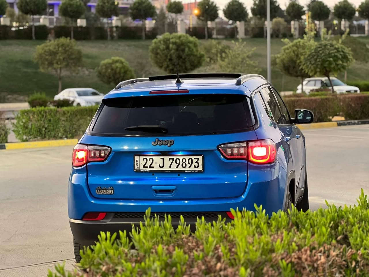 سلام عليكم اخوان قبل كلشي تفاصيل كامل مكتوب ويا الصور لتوضيح فقط🌹جيب كومباس 2021 مواصفات ثمانينيه اعلى مواصفات بهاي الموديل يعني مواصفات فوول الفووول. 
سعر تحطيم الاسعار.  وارخص سعر بكل العراق بهل مواصفات
للاخير للبيع  بسعر مناسب حسب مواصفاته بلاش 
(بكل معاني احب كل يستفاد) سعر 129$ ورقه قفل قفل  سياره استخدام  مال بيت 170$ورقه واكف ويا رقم
تسجيل اول مره. خسارته فدوه لطيبين
ملاحظة:سياره ضرره جاملغ واحد فقط +هيلال خلفي صبغ داير مال تاير صور الحادث مرفق ويا الصور
 ومحرك مرغوب 2.4 تنفس طبيعي يشتغل بكل انواع بنزين
مواصفات سياره ثمانينيه يعني فوول الفوول
سياره ماشيه 38 mi فقط 
مواصفات
لون مميز
لون نيلي على جويتي احلى لون
بصمه
بانوراما 
دبل كير
كيرعادي+اوتو
نمره الكير 8
بيبان بصمه
دخول ذكي
تشغيل عن بعد
سايد بريك بصمه
اوتو ترافيك
شاشه كبيره
كاميرا خلفيه
كاميرا دواره
دبل كير 
كير عادي+اوتو
فور ويل 4+4
بانوراما طحنين
او دبل سلايت
كشنات جلد
كشن كهربائي
كشنات هيتر
كشنات حضن
تبريد قطعتين
ستيرن هيتر
عدد ايرباكات 10
ايرباك كشنات عدد 2
ايرباك دشبول عدل 2 
ايرباك تكم عدد 6
نظام  تحديد سرعه 
فوليوم جهتين
مانع انزلاق
جامات اوتو
امرايات كهربائي
امرايات هيتر
امرايه داخل فوتو عاكس ضواه
جامات متحرك كهربائي
سماعات ALPINE
سيستم كامل
داممك خلفي  اوبشن
نظام فور باي فور 
Auto+Snow +Sand +mud
بلاجكتور
ليد امامي
وياله 19 مال ليمتدد شركة
تخم تاير جديد
كتلوكات مال شركة ويا
بعد بي هواي مواصفات
مكان السياره #سليمانيه
سياره ماشيه 40mi فقط
اخوان سياره بأسمي شخصي سنويه جديده لحد 2028 تريد وكالة تريد تحويل اني  حاضر
سعر السياره 129$ورقة قفل قفل وعندي فيديو كامل لسياره لشراي ادزليا على وات ساب نفس الرقم
للاستفسار اكثر *********** اخوكم اصغير دلشاد دلوي خادم لطيبين تحياتي لجميع🌹🌹
