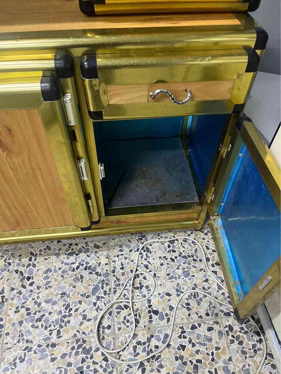كاونتر مستعمل نظيف جداً مترين معلق عالي وسنك النجف الكوفة البراكية *********** النجف, العراق
