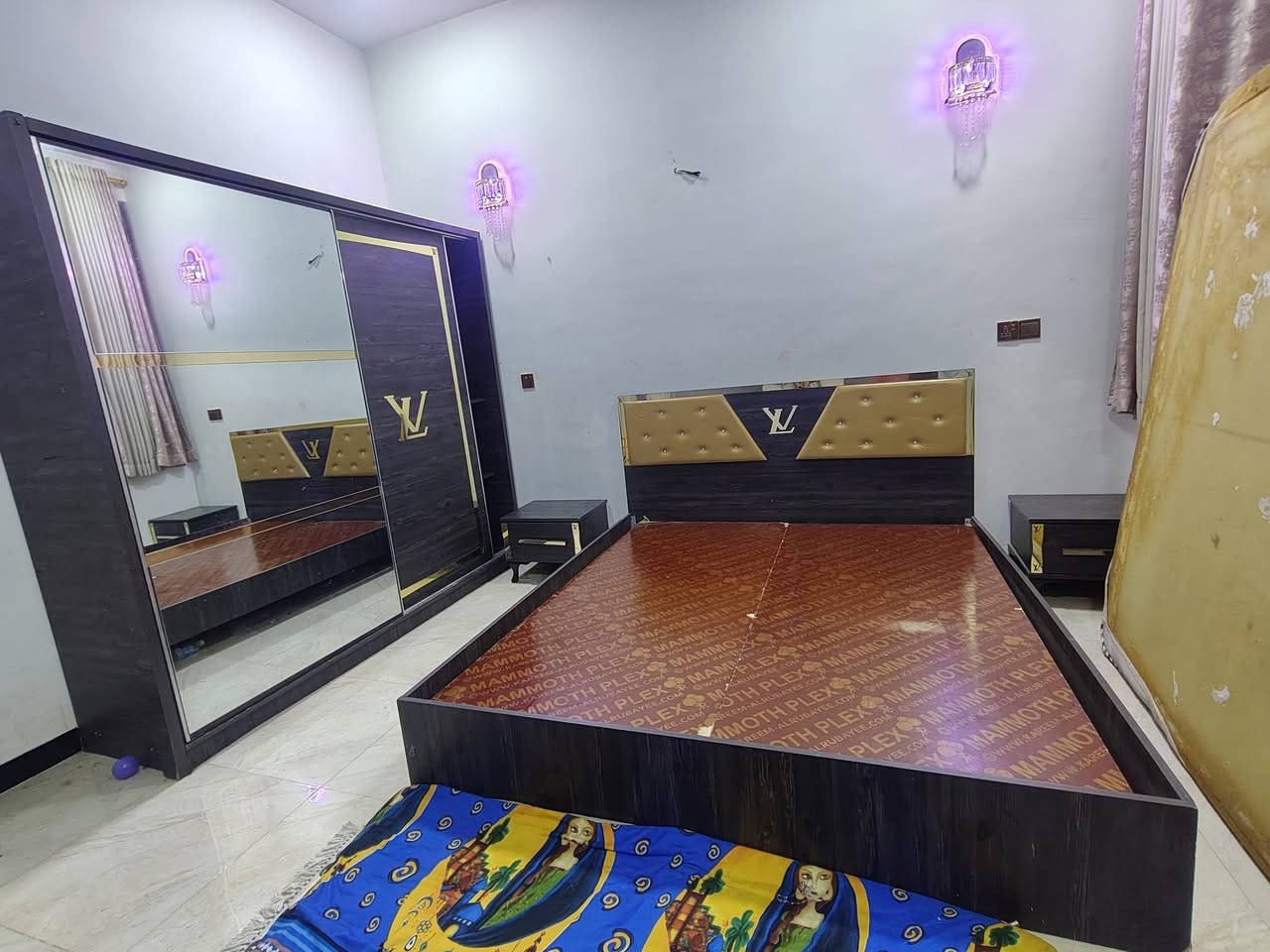 للبيع غرفة اخشاب مع سرير السعر 250
***********
عنوان الدوره
