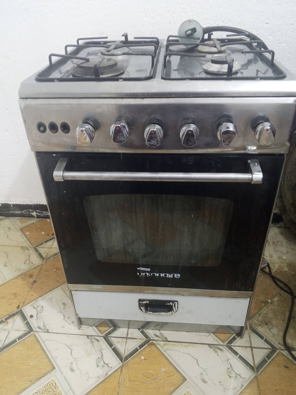 بيع مستعجل القنينه سعرها 35 والطباخ 40 للتواصل واتساب ***********
