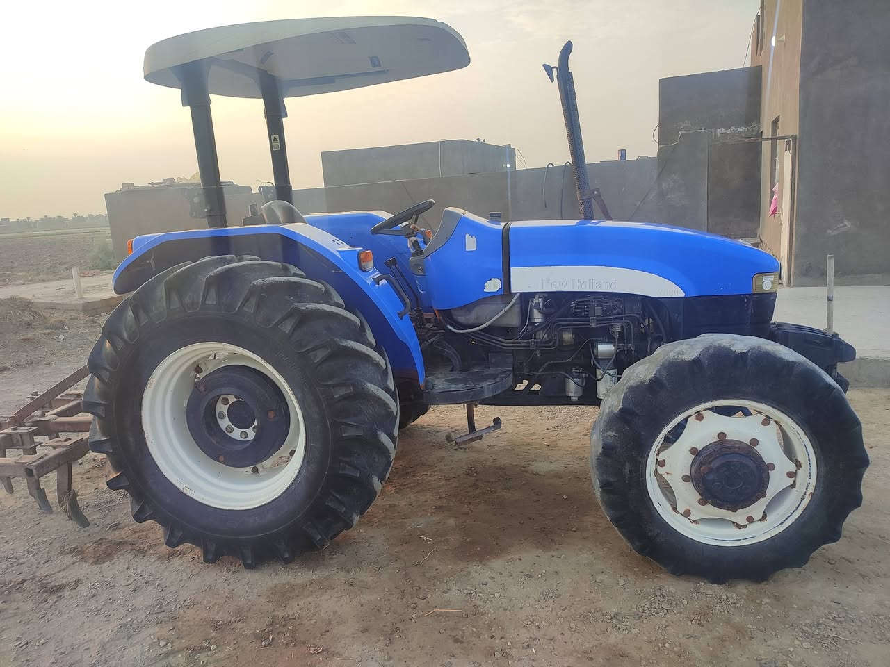 سلام عليكم للبيع نيوهولند 80 موديل 14 رقم قادسيه اي نقص مابيه حره مع فدان حجم 14 تركي مكان سماوه ***********
