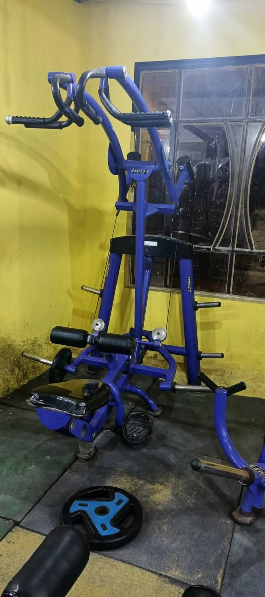 السلام عليكم عيوني عندي اجهزه للبيع او مراوس شركه هوست تقليد امريكي التواصل عله هاي الارقام ***********
*********** بي واتساب
