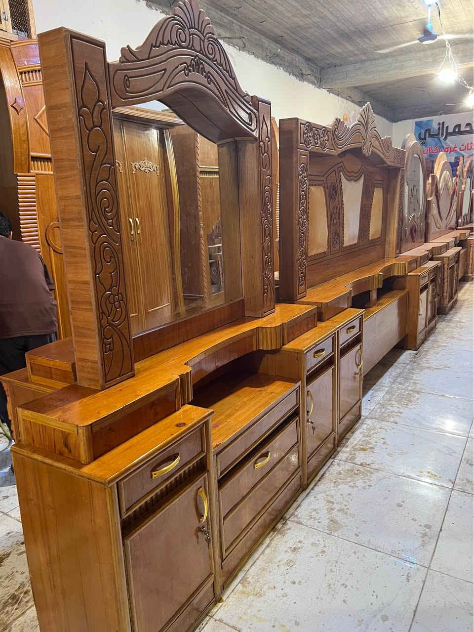غرفه ام5صاج وجهين حديث مسرح كامله نضافه فول سعر750ميسان العوفيه نهايه شارع سوك الاخضر مجمع الحمراني ***********
