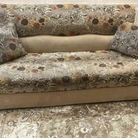 نص تخم • خمس مقاعد • حي جميلة