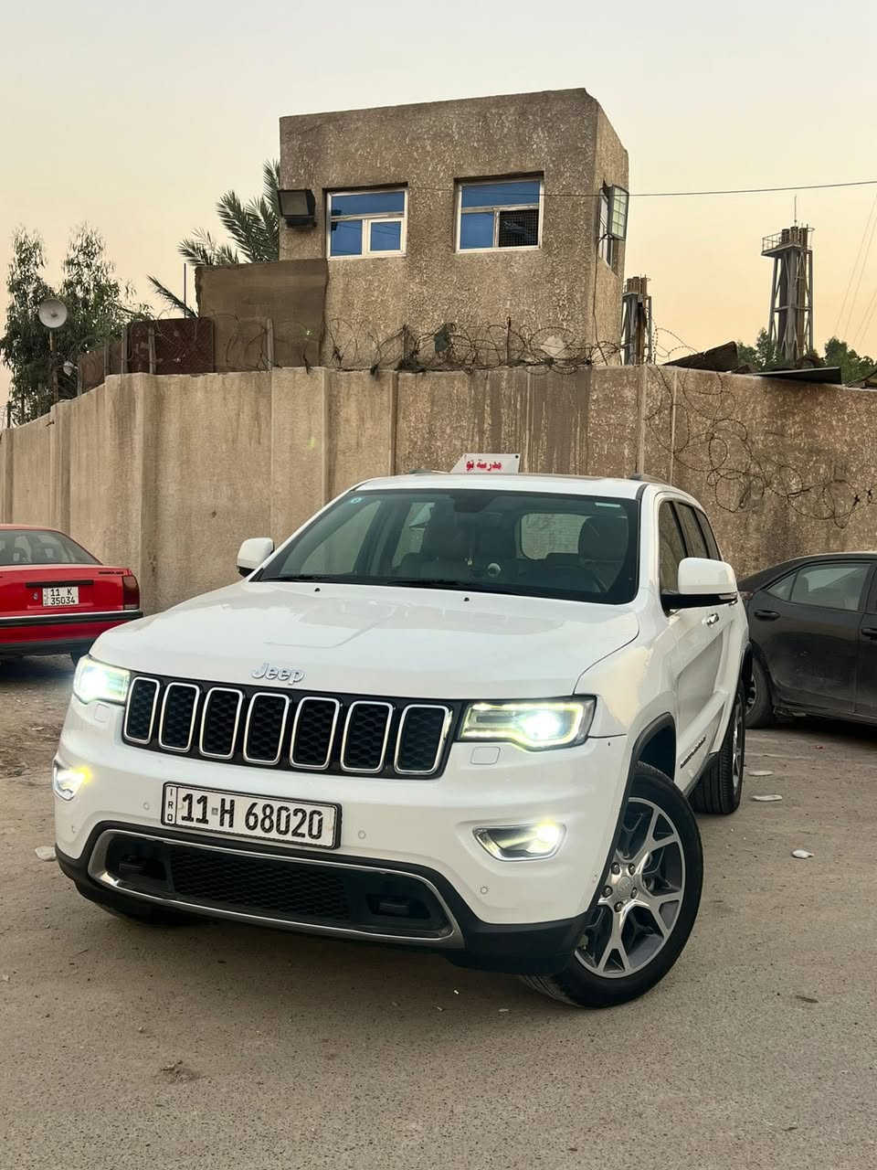 سلام عليكم للبيع جيب 2019 خليجي لمتدد بلاص 
فول 1/1 سياره مكفوله عدا شبر بلجاملغ الأمامي 
مواصفات السياره 
بنوراما 
شاشه جبيره 
3 شاشات
جلد 
ويل 20 
صندوك كهرباء 
تدفئة تبريد كشنات وستيرن
سياره جديده وبالعافيه ع تصير من نصيبه سعر 275 وبيها مجال رقمها بغداد 
مكاني بغداد للاستفسار ***********
