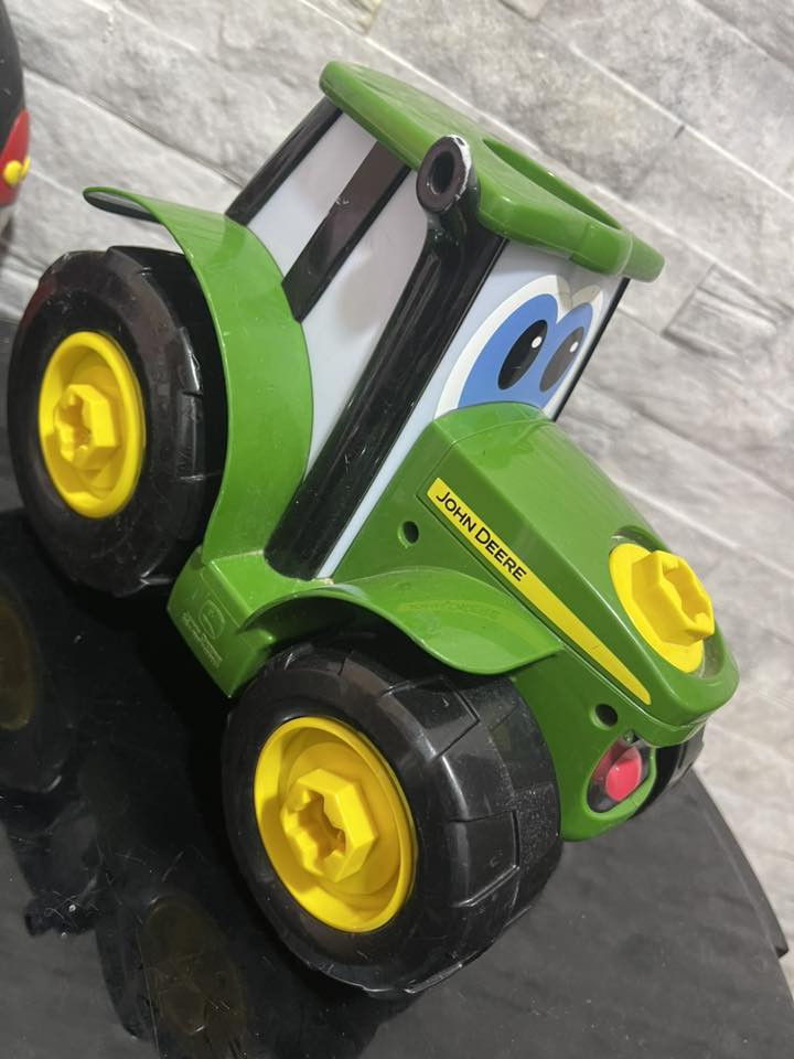 TOMY - Jeu de Construction Enfant,Je construis Mon Johnny de John Deere 46655, Jeu d'Assemblage, Jouet Éducatif, Premier


**إذا كنت صاحب هذا الإعلان وتريد حذفه لأي سبب، رجاءا أرسل رسالة إلى الدعم الفني**