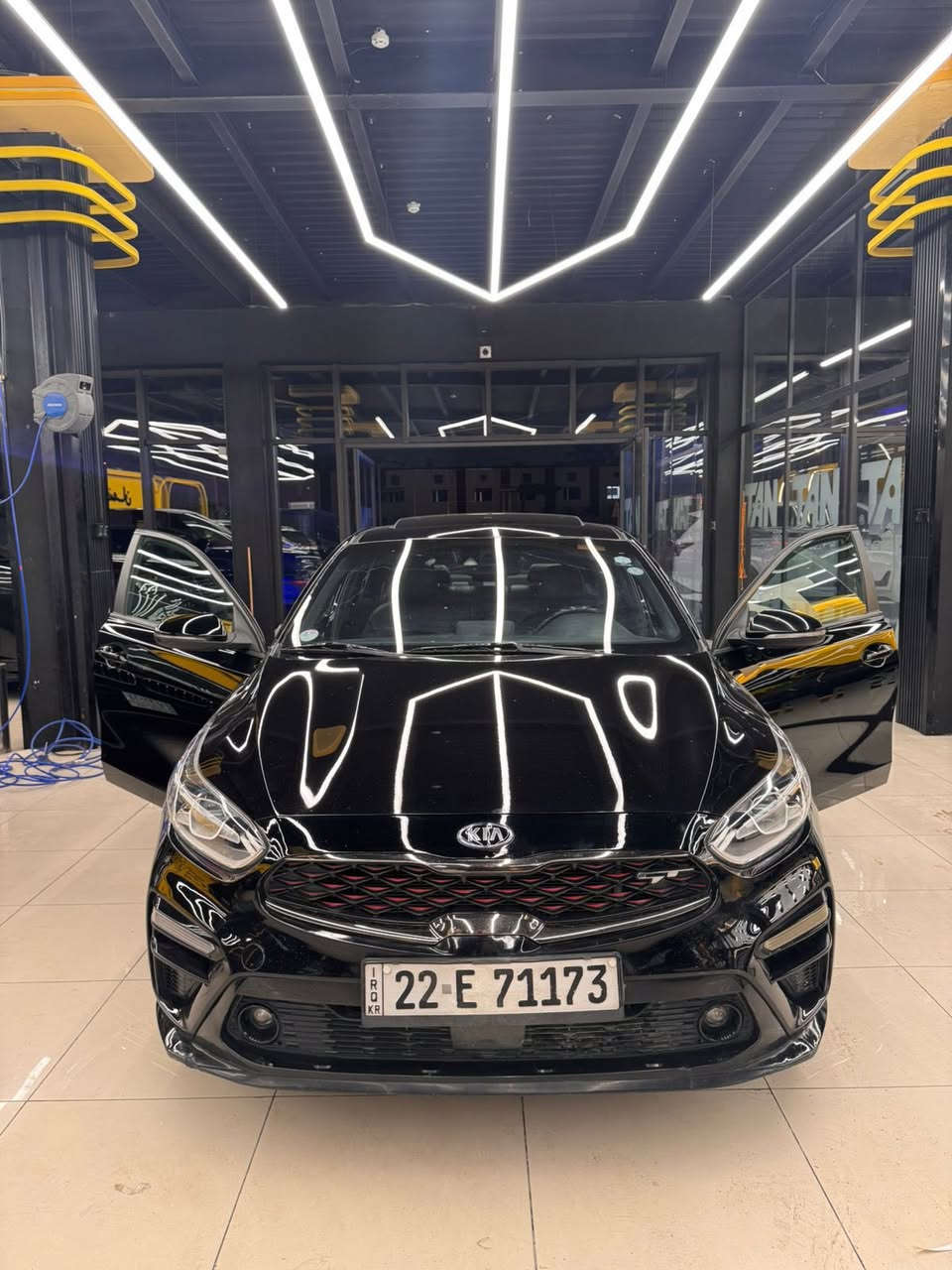 Forte GT 2021
ماشي 50,000 mile
مكينة 1.6 Turbo
كير DCT
فول مواصفات رادار فتحة كشنات تدفئة تبريد 
حادثها جاملغ امامي بدون ايرباك صبغ فقط و باب خلف السايق بارد
***********
***********
السعر $ 163 بيها مجال
