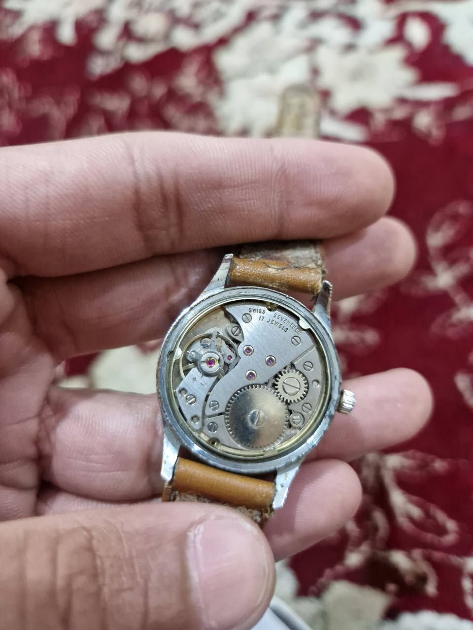 ساعة تكنوس سويسري اصلي فحم ابيع بس مشكلتهة اتوقع بسيطة لان نضيفة مكينتهة مع سير سعر ٣٠


**إذا كنت صاحب هذا الإعلان وتريد حذفه لأي سبب، رجاءا أرسل رسالة إلى الدعم الفني**