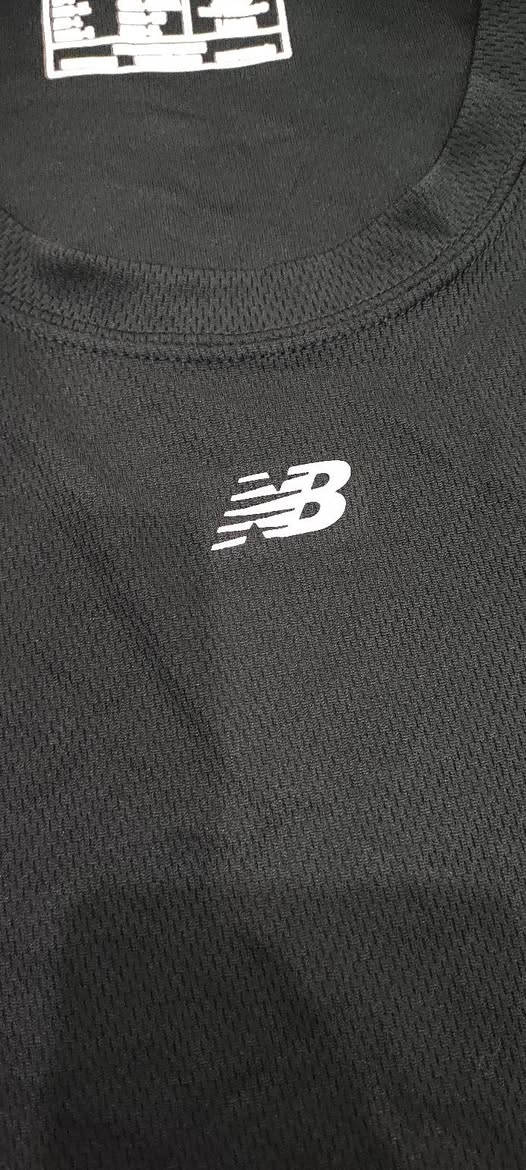 NEW BALANCE 💯💯
باله اورجنال  %100
-------------
L قياس
58cm العرض
74cm الطول
صنع تايوان 
------------
نظافة تامة %100 👌👌
جديد غير مستخدم
يتوفر توصيل 6 الاف لجميع محافظات العراق 🚙


**إذا كنت صاحب هذا الإعلان وتريد حذفه لأي سبب، رجاءا أرسل رسالة إلى الدعم الفني**