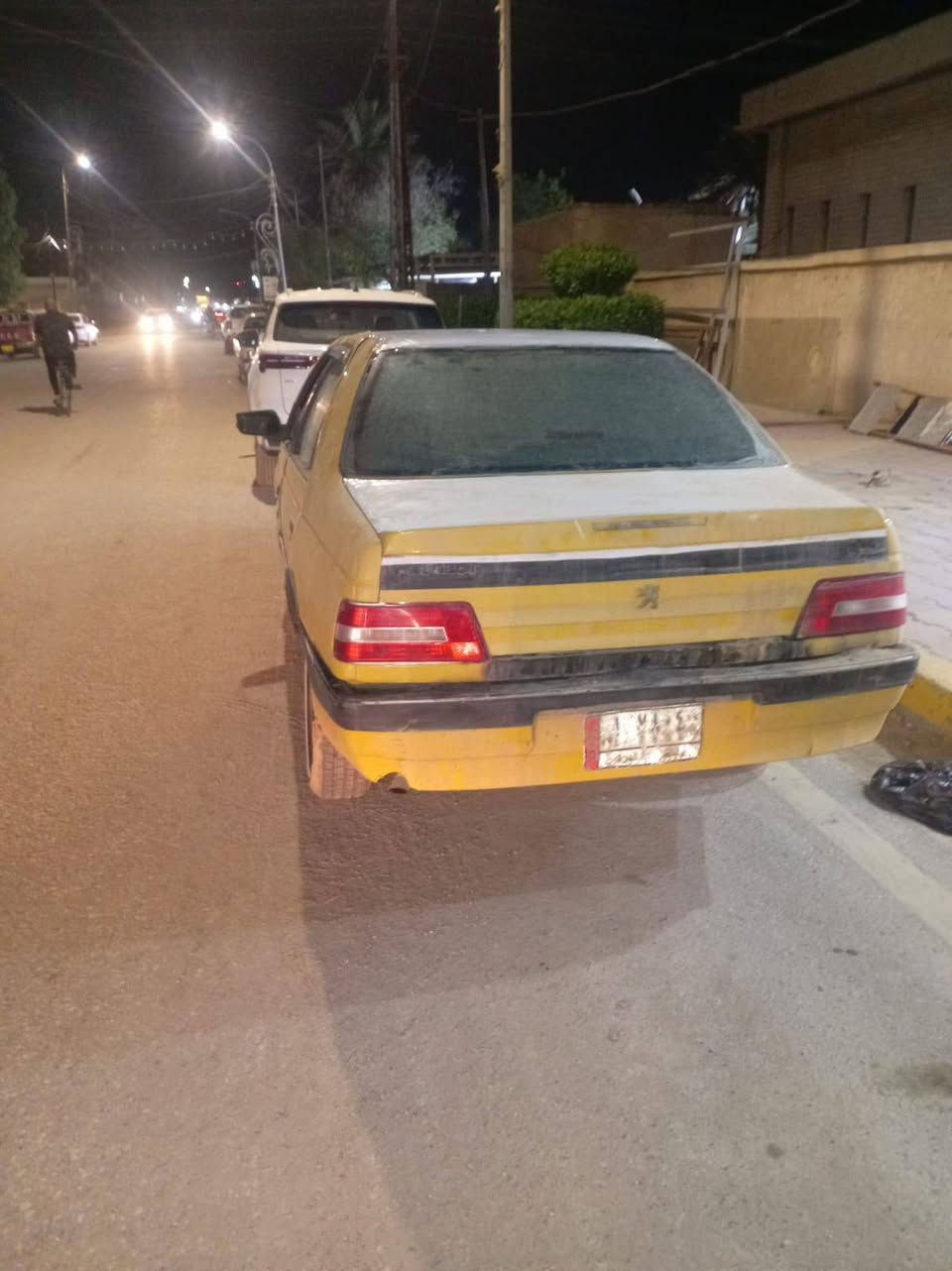 السلام عليكم من رخصت الدمن المحترم للبيع او مراوس بيجو لميس 405 موديل 12 رقم واسط سياره بلكارتون مكينه وكير وحداديه وكهرباء ودواخل وتبريد وتاير كله فول مابيه نقص ابد السعر 27 المكان واسط ***********

