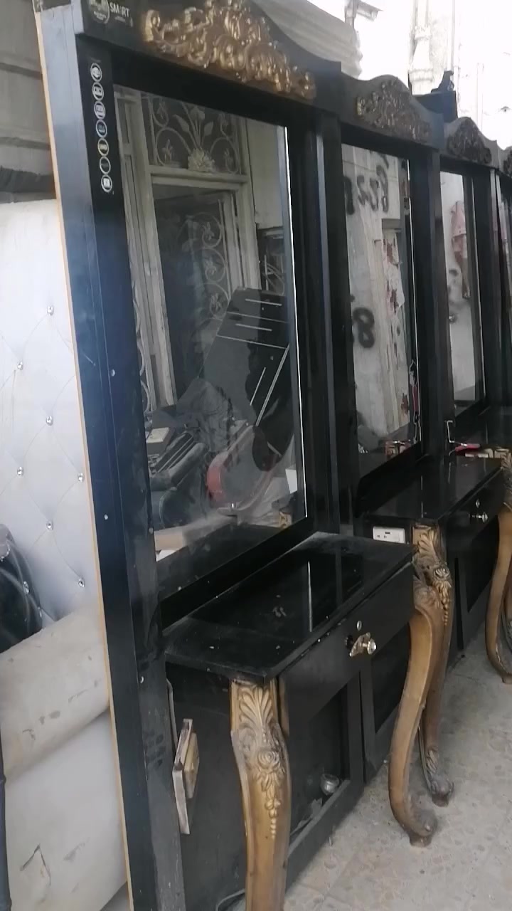 السلام عليكم مرايات عدد ٤ قطع كلهن اب ٢٠٠ الف بغداد حي القاهره ***********
