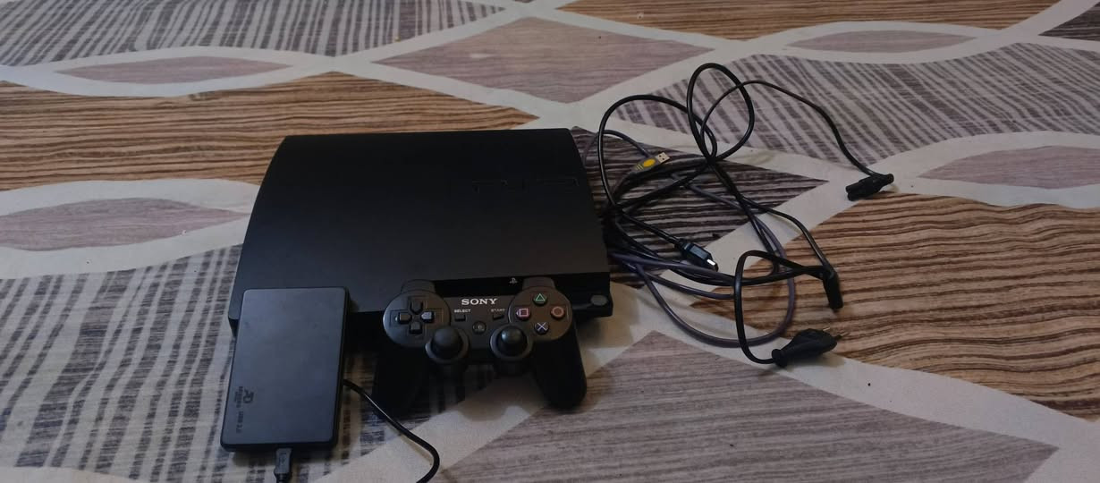 ســلام عليكم بلي 3 للبيع نضيف 100/100مهكر كامل ملحقاته ومع هارد خارجي 500g وبي فـوق الـ40 لعبه
السـعر خاص او الاتصال ع هذا الرقم ***********
