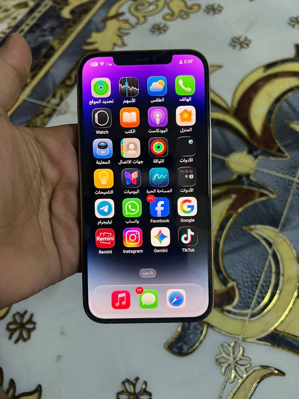 سلام عليكم ١٢برو ماكس البطاريه معلاييه شاشه مبدل شاشه اصليه الجهاز نضيف بس شاشه ول بطاريه معليه من الحسابه رقم الصواصل  *********** ماكو توصيل بكاني مدينه الصدر
